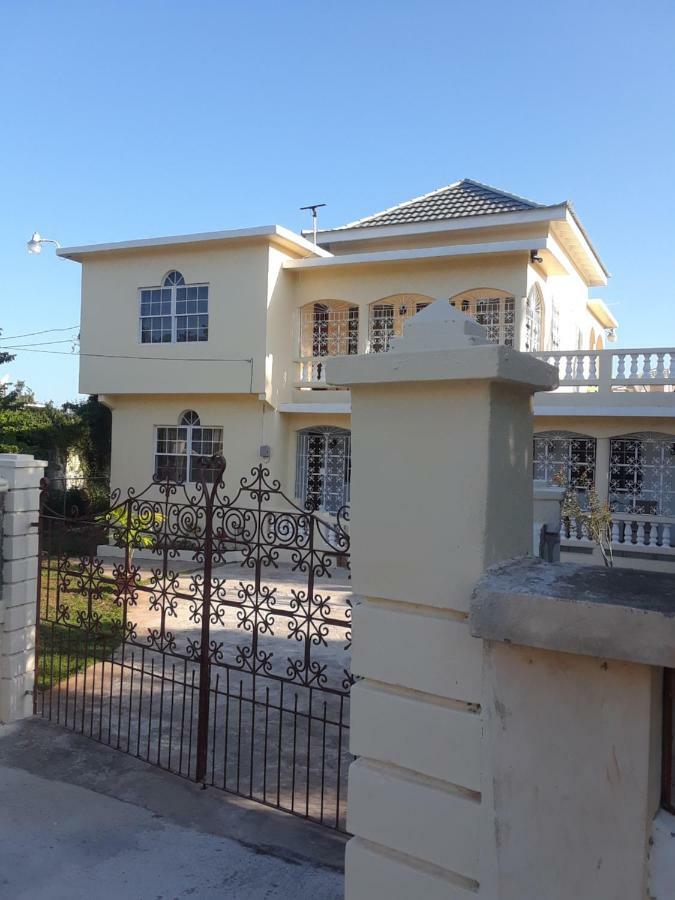 Barrianna Villa Teluk Montego Bagian luar foto